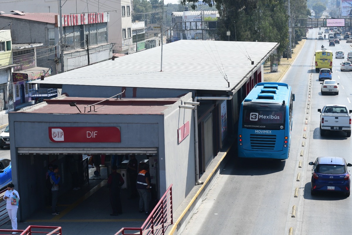 Las personas que invadan con vehículo el carril exclusivo, tendrán el descuento del 50%, el cual aplicará dentro de los 15 días hábiles siguientes a partir del día que recibieron la notificación de la sanción. Foto: especial