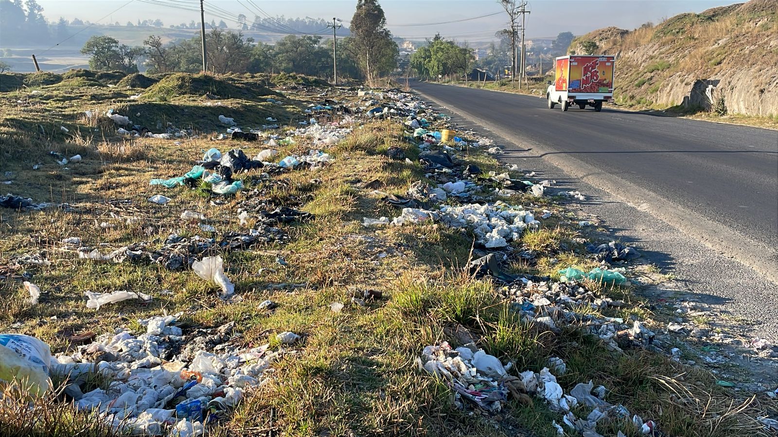 ¡Qué cochinero! Ixtlahuaca y Almoloya se tiran la bolita por basureros clandestinos