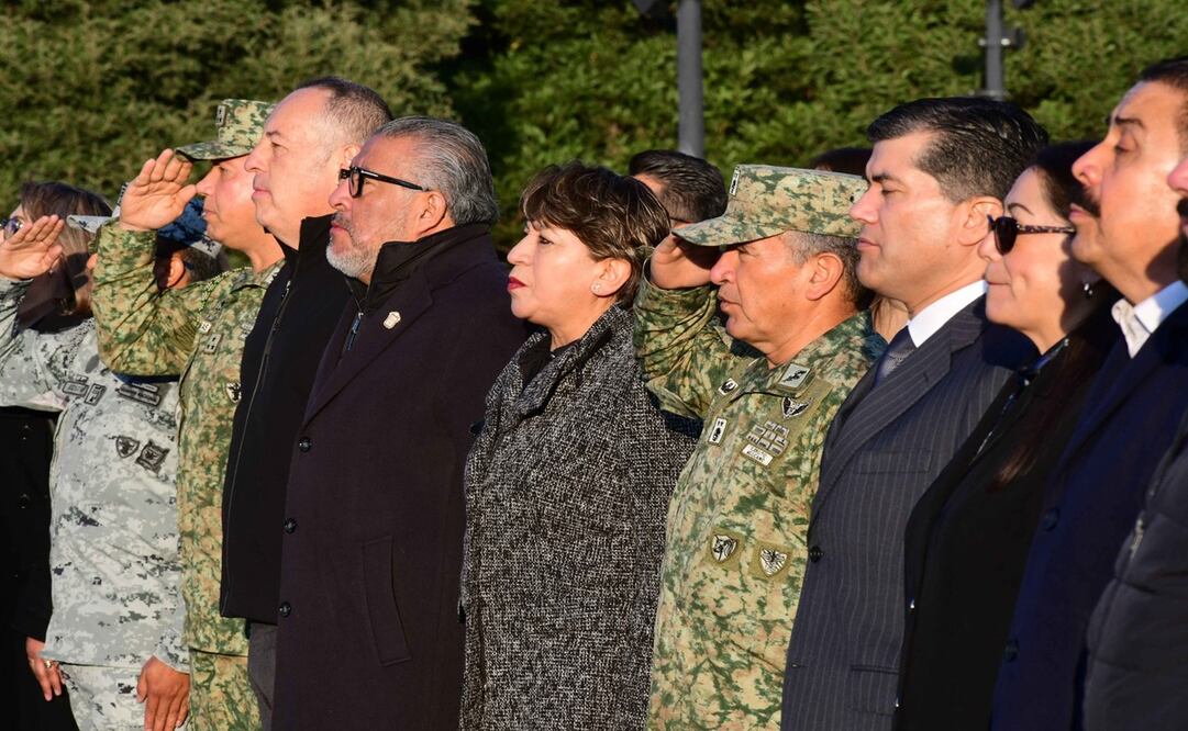 Al término del acto protocolario, la Gobernadora Delfina Gómez Álvarez saludo a las y los asistentes / Foto Especial