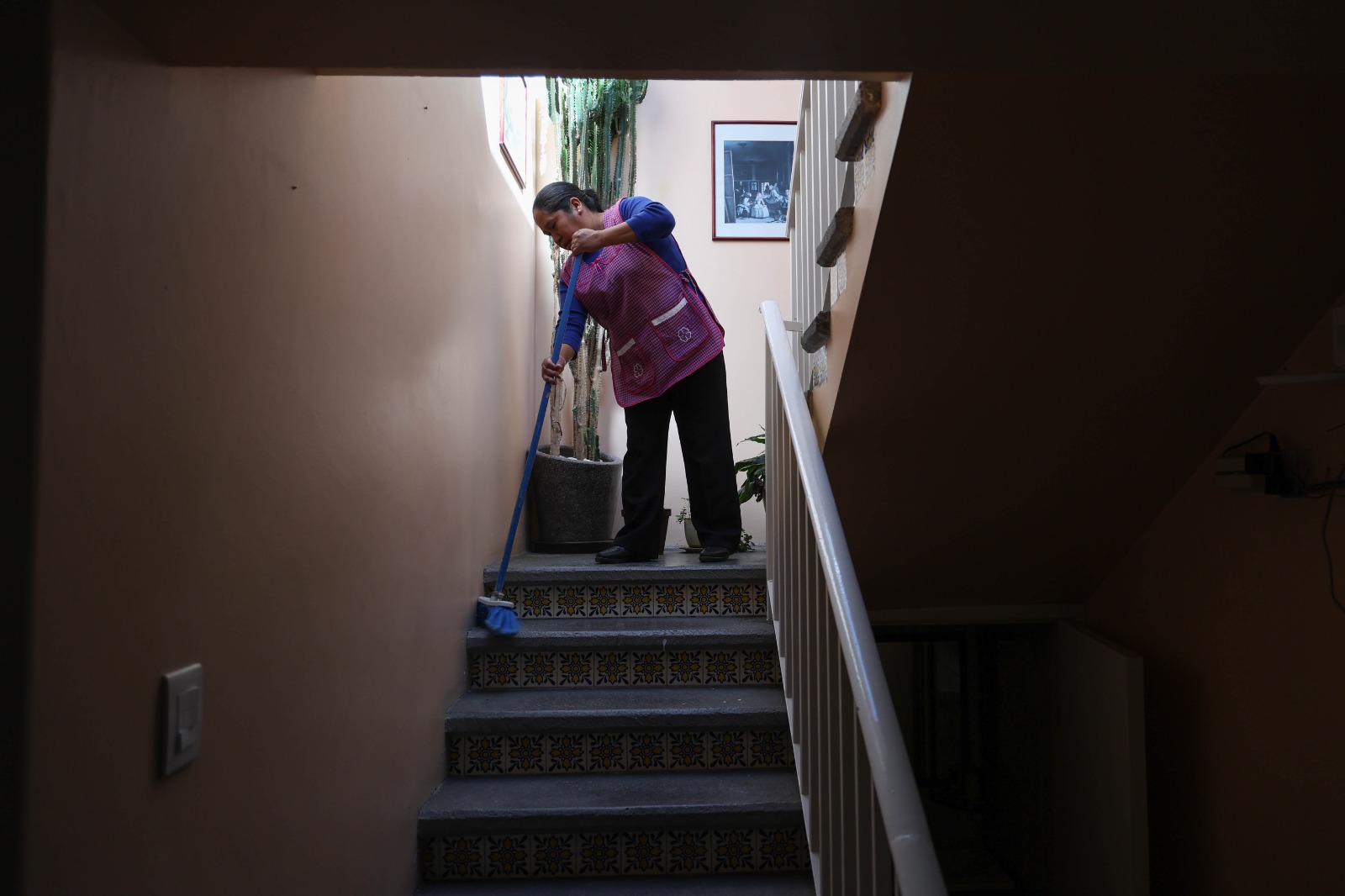 De acuerdo con la ENADIS, en México, más de 4.5 millones de mujeres de 18 y más años de edad realizaron trabajo del hogar. Foto Arturo Hernández