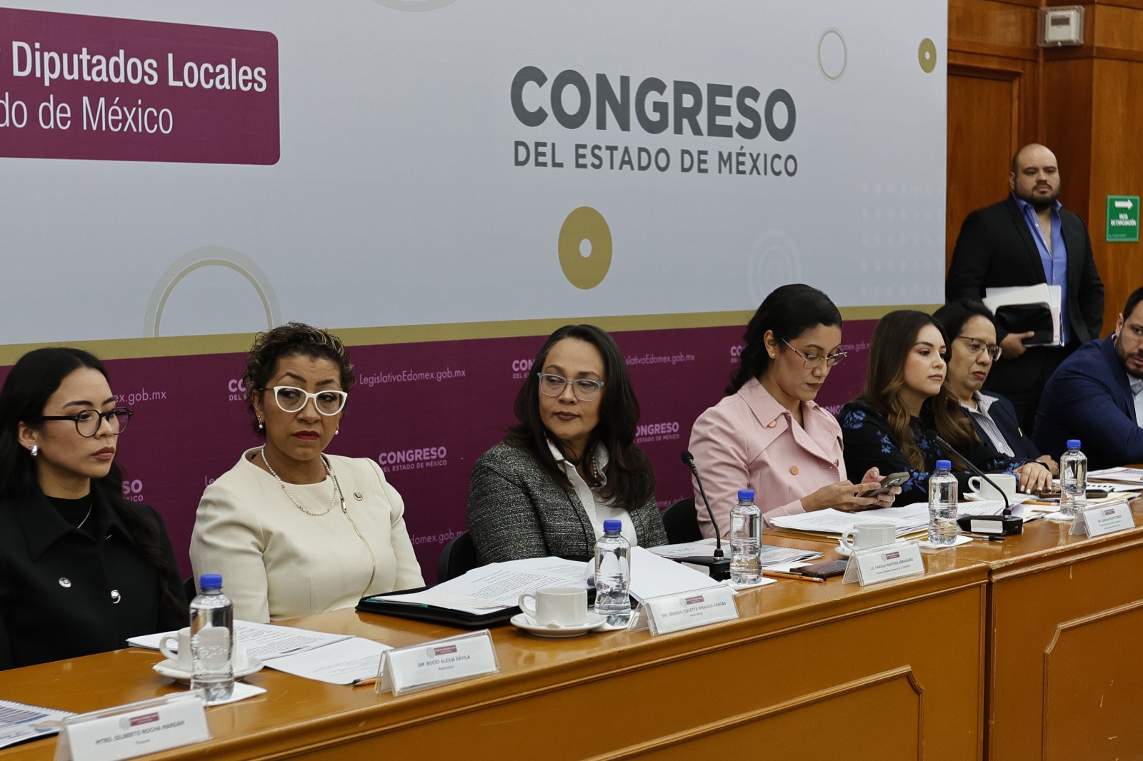 Expertos, servidores públicos y titulares de organizaciones señalaron que una de las dificultades para adoptar se encuentran los trámites burocráticos extensos. Foto: Jorge Alvarado / El Universal Estado de México