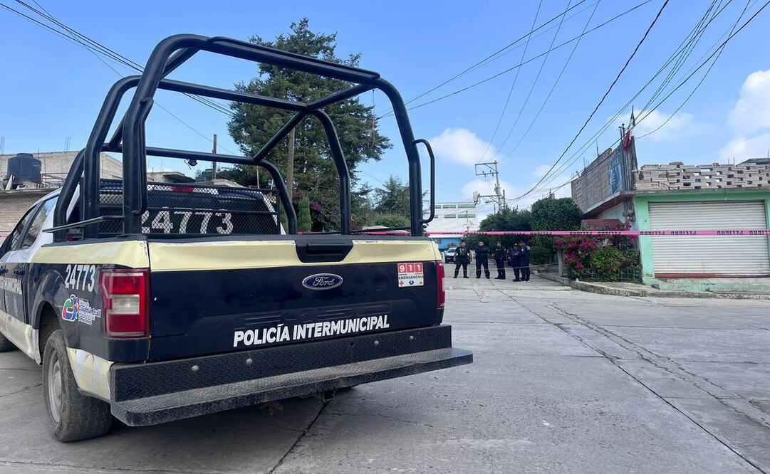 Elementos de la policía municipal de Cuautitlán Izcalli acordonaron la escena del crimen, encontrando cinco casquillos percutidos. Foto: Arturo Contreras