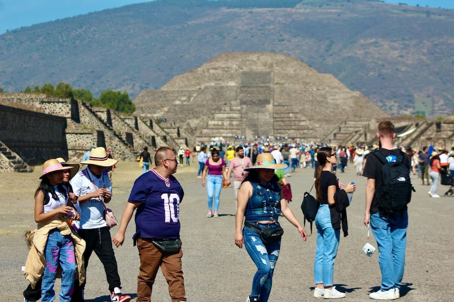 La zona arqueológica de Teotihuacán, uno de los sitios más visitados del país, enfrenta una crisis de seguridad por presuntas extorsiones. Foto Emilio Fernández / El Universal