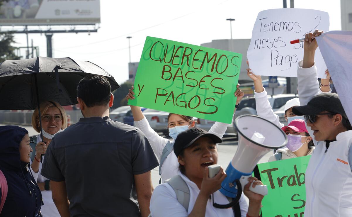 Algunos trabajadores no tienen servicio médico y obtienen pagos mensuales. Foto: Arturo Hernández