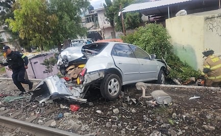 Choque entre tren y auto en Ecatepec deja un lesionado en la colonia Las Vegas Xalostoc