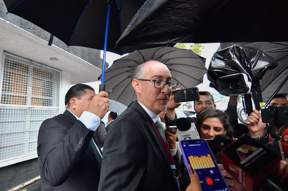 El Rector de la UAEMex, Eduardo Barrera Díaz, ha exhortado a los aspirantes a la Rectoría a evitar descalificaciones y centrarse en presentar propuestas académicas. Foto Arturo Hernández