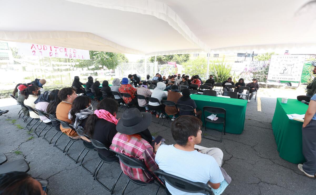Mesa de diálogo Facultad de Humanidades / Foto Alejandro Vargas
