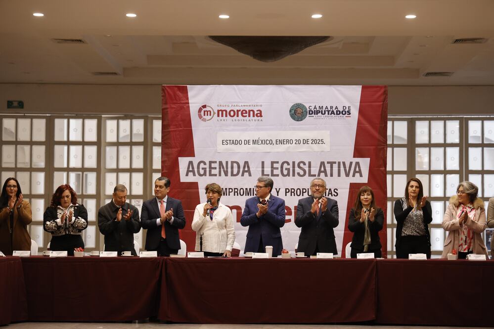 La gobernadora del Edomex, Delfina Gómez Álvarez asistió a la primera reunión de diputadas y diputados morenistas / Foto Arturo Hernández