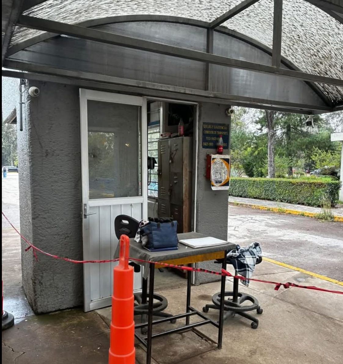 Estudiantes denuncian que no hay personal que supervise la entrada de gente / Foto Especial