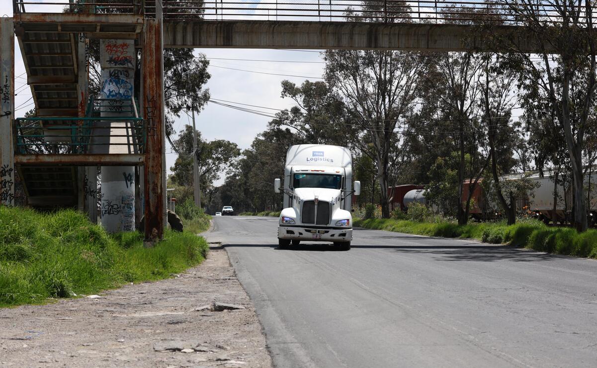 En el Estado de México se estima que el 60% de la red carretera presenta un deterioro grave / Foto Alejandro Vargas