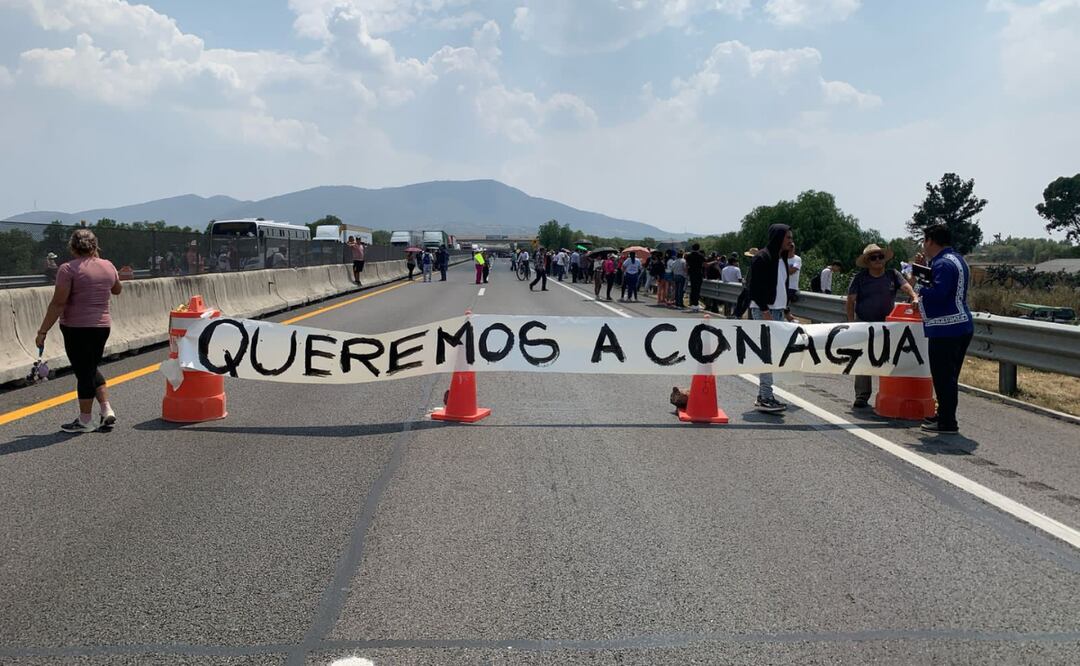 Pobladores de Teotihuacán bloquean carreteras en protesta por la extracción ilegal de agua Foto: Especial