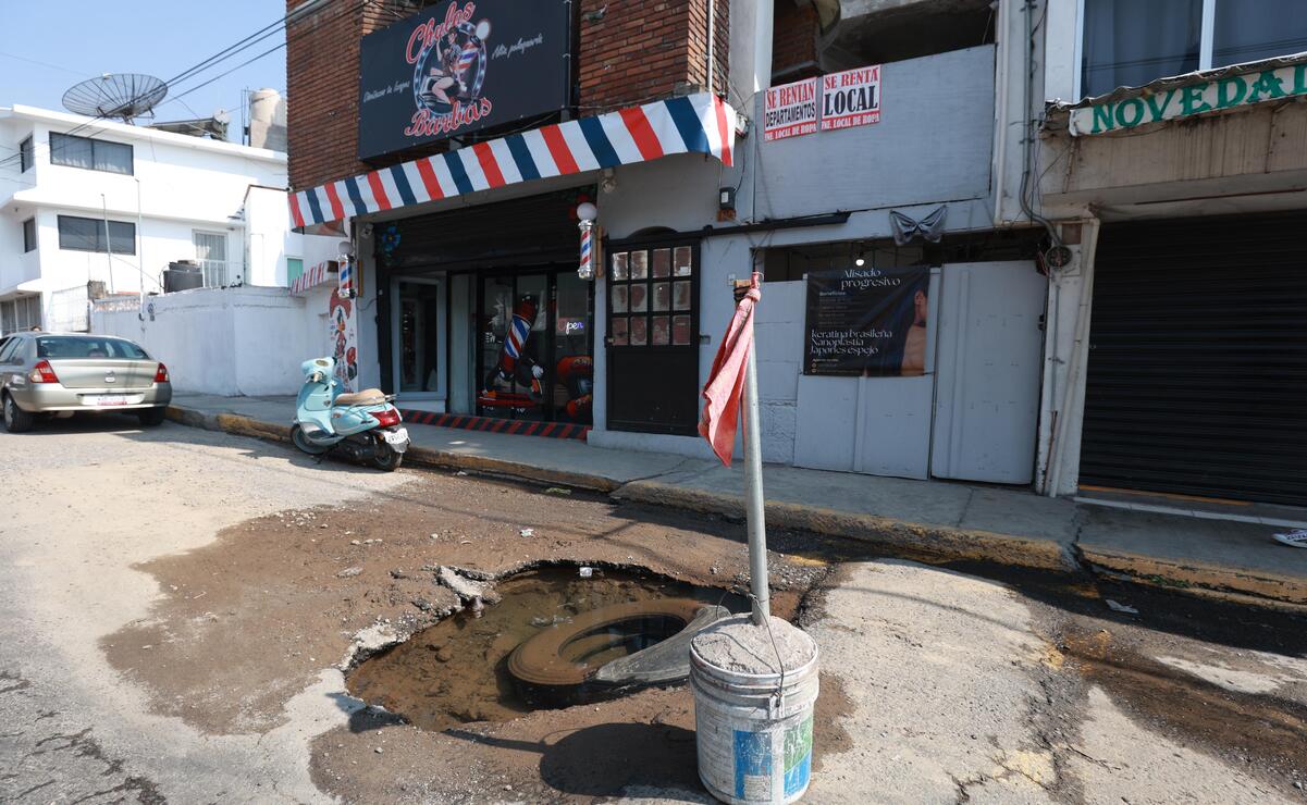 Miles de litros de agua se han desperdiciado tras dos fugas de agua en las colonias Seminario y Américas. Foto: Alejandro Vargas / El Universal Estado de México