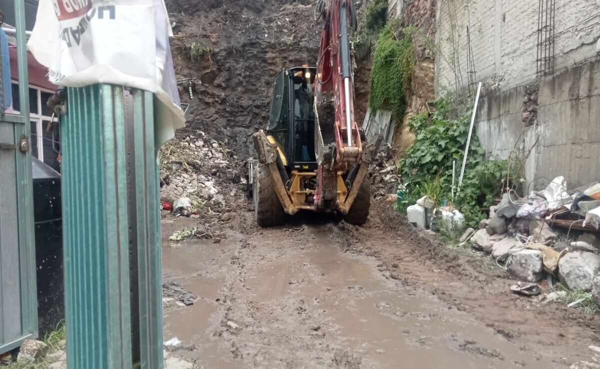 Debido a las lluvias hubo derrumbe de bardas / Foto Especial