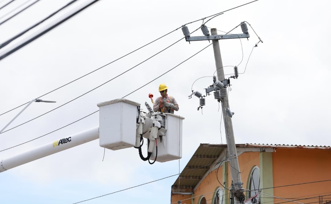 La propuesta busca que la energía eléctrica deje de ser un factor de presión financiera que limite el desarrollo de los gobiernos locales. Foto Alejandro Vargas / El Universal