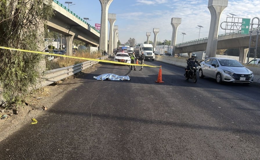 Hombre muere atropellado en carriles centrales de la México-Querétaro 