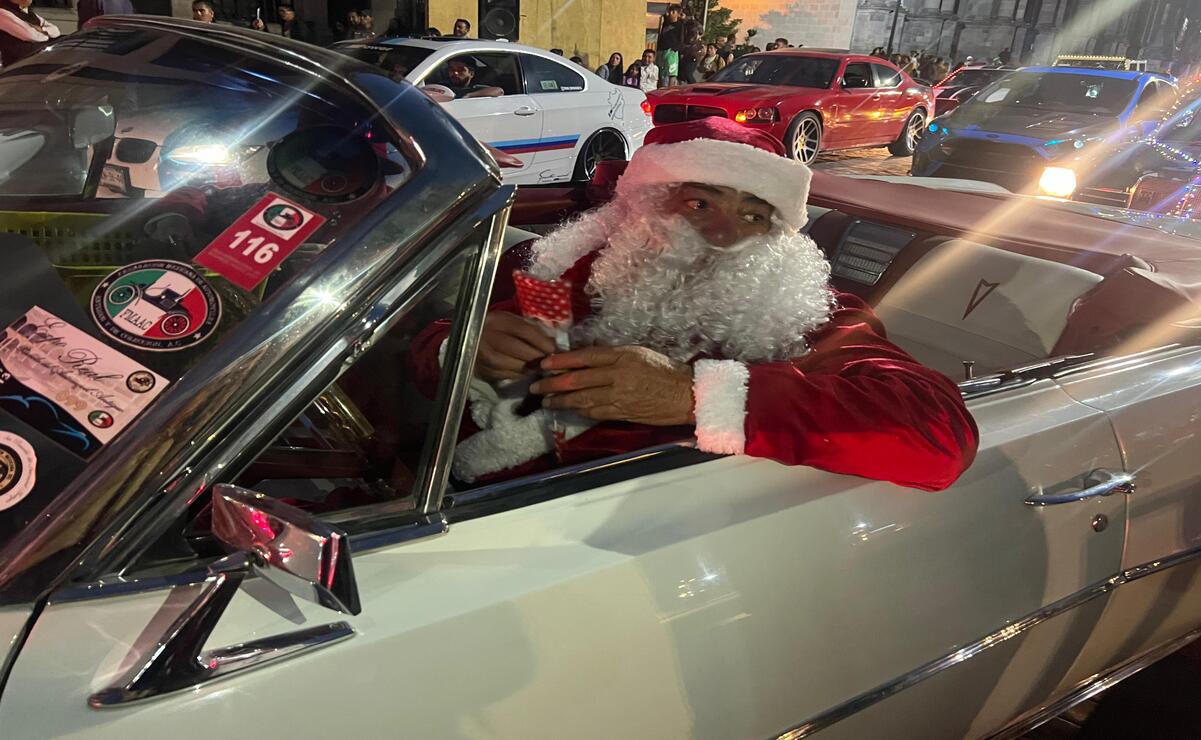 Algunos conductores se vistieron de Santa Claus para hacer aún más especial la experiencia. Foto: Alejandra Santillán