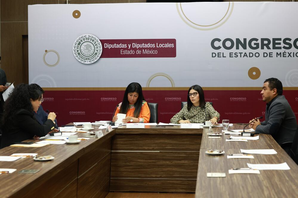 La iniciativa propone que los padres elijan libremente el orden de los apellidos de sus hijos. Foto Alejandro Vargas