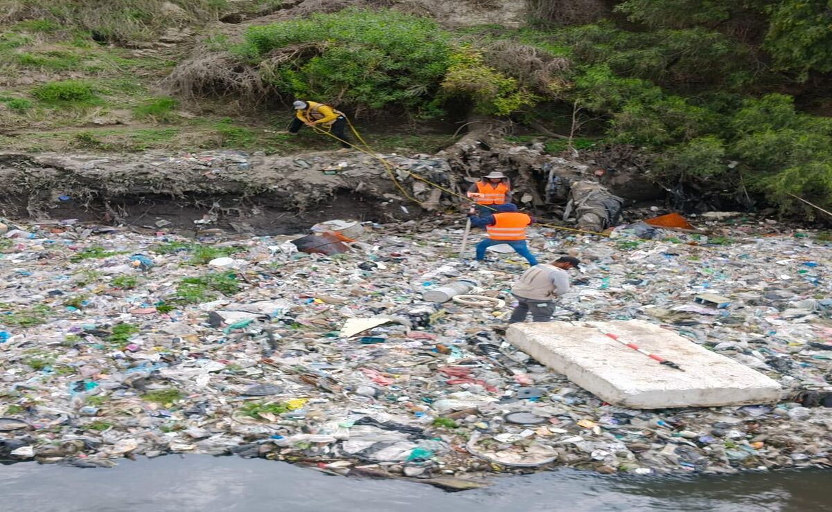 En lo que va de 2025, la Comisión Nacional del Agua (Conagua) ha retirado casi 35 mil 230 toneladas de basura de desagües del valle de México / Foto: Especial