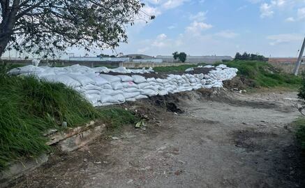 Refuerzan canal Totoltepec de Toluca con más de mil costales de arena ante temporada de lluvias