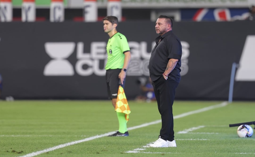 Antonio Mohamed resaltó que los Diablos hicieron tres partidos inteligentes, contra tres rivales difíciles en la League Cup 2025. Foto: Especial