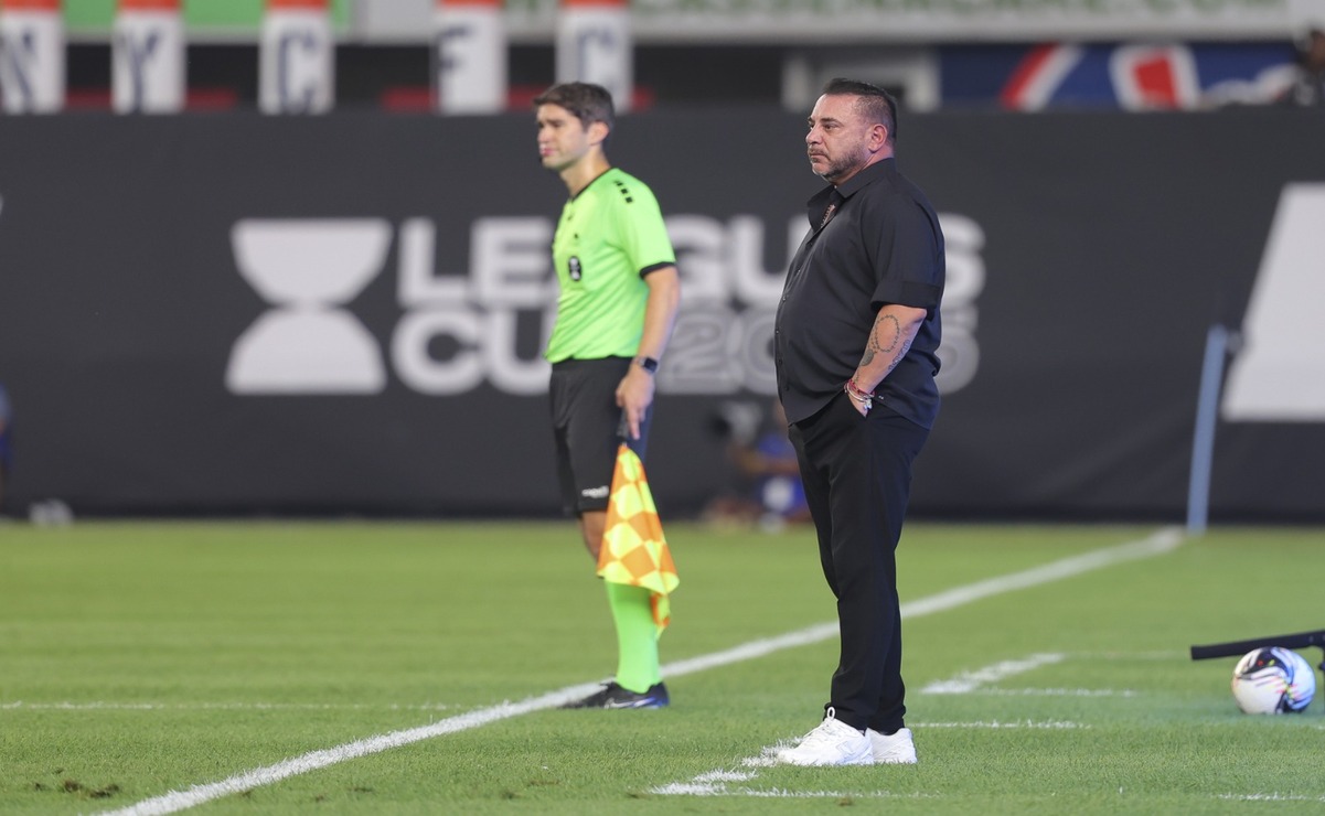 Antonio Mohamed resaltó que los Diablos hicieron tres partidos inteligentes, contra tres rivales difíciles en la League Cup 2025. Foto: Especial