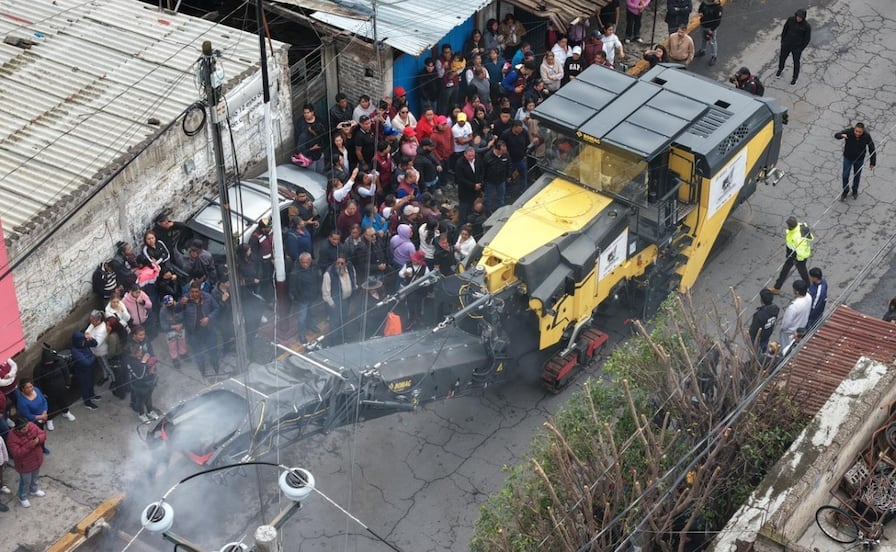 Valle de Chalco activa el "Tren de Pavimentación" para reparar el 50% de sus calles dañadas por lluvias