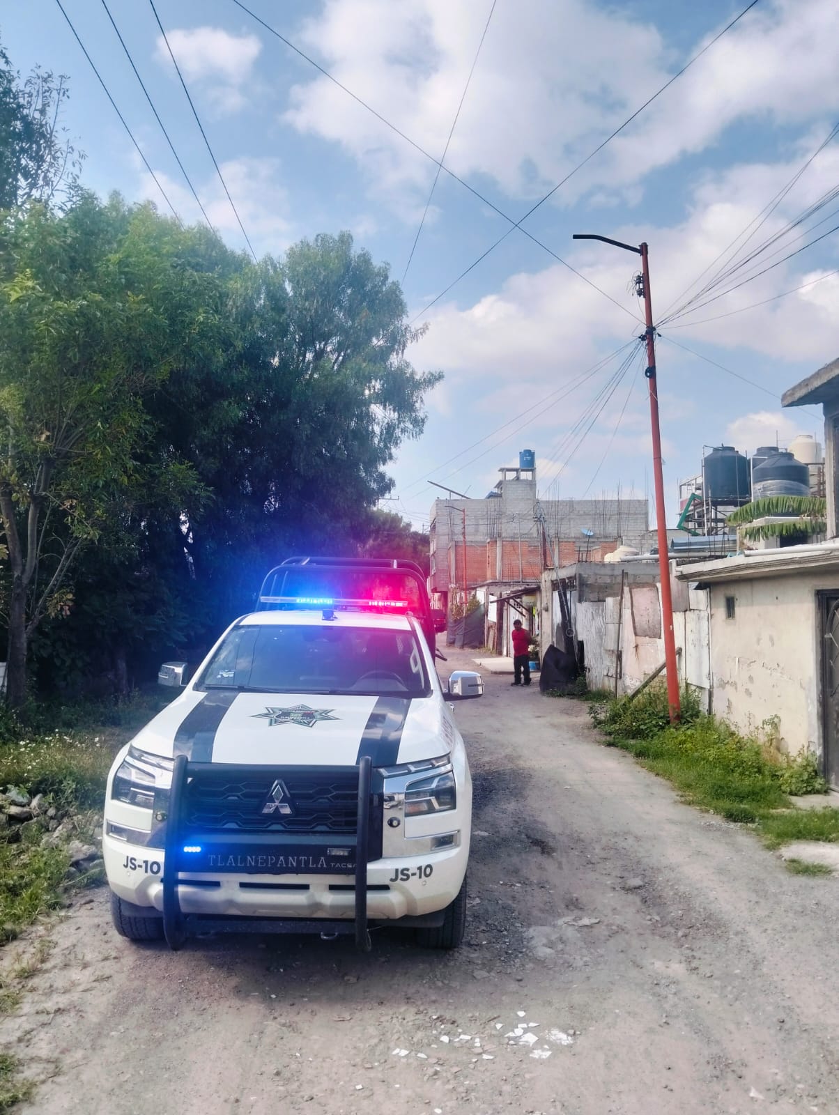 Tlalnepantla, Méx.-Una discusión originada luego de que un automovilista golpeó accidentalmente a un perro derivó en la detonación de un arma de fuego en la colonia La Blanca