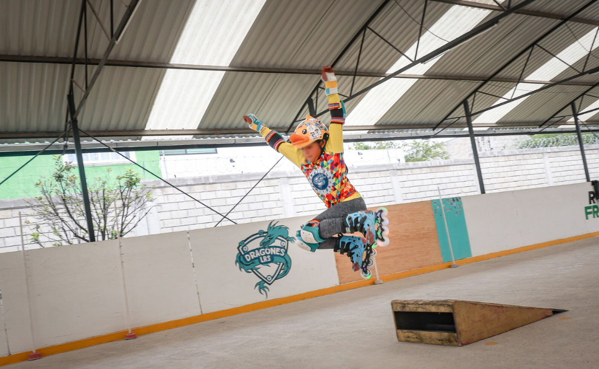 Más que un deporte, una pasión: Óscar William Farías Chávez y su escuela de patinaje, donde la diversión y el aprendizaje van sobre ruedas Foto: Alejandro Vargas