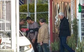 Hombre atrinchera a su familia por 20 horas en Tecámac; policías negocian y ya fue liberada 
