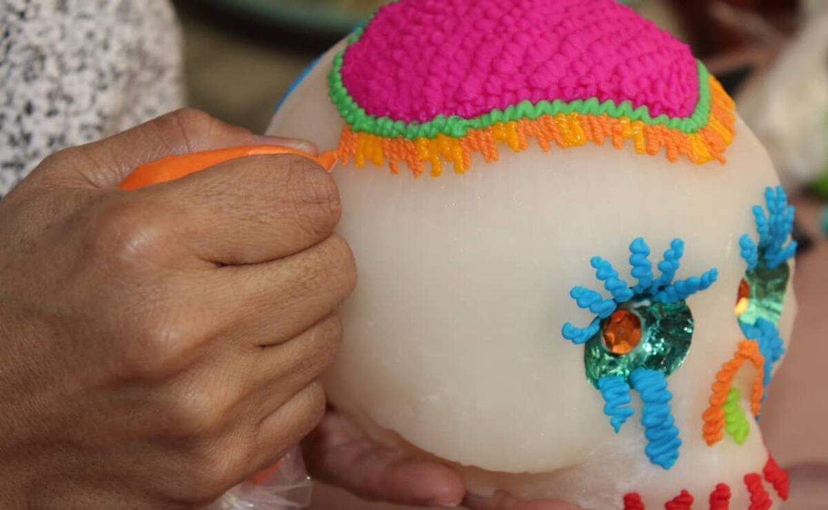 El 30 y 31 de octubre, así como el 1 y 2 de noviembre se ve a los niños pidiendo su calaverita / Foto Karen Aldama