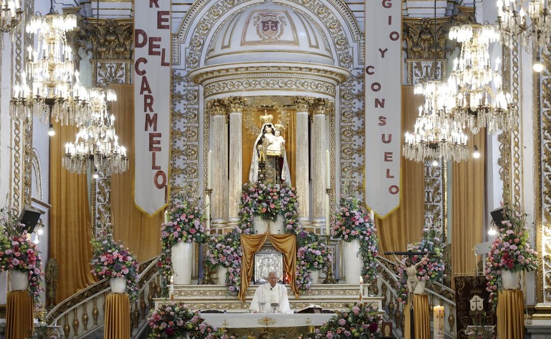Miles de feligreses se reúnen en la iglesia del Carmen en Toluca para celebrar las fiestas en honor a la Virgen del Carmen cada 16 de julio / Foto: Arturo Hernández