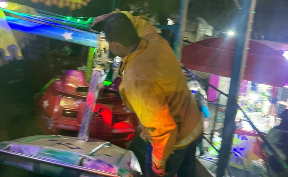 : Autoridades municipales inspeccionan las condiciones mecánicas y de seguridad de los juegos de la feria. Foto Especial