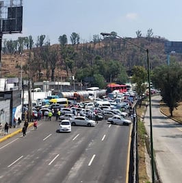“Ni un muerto más”: Taxistas bloquean la México-Pachuca tras asesinato de chofer