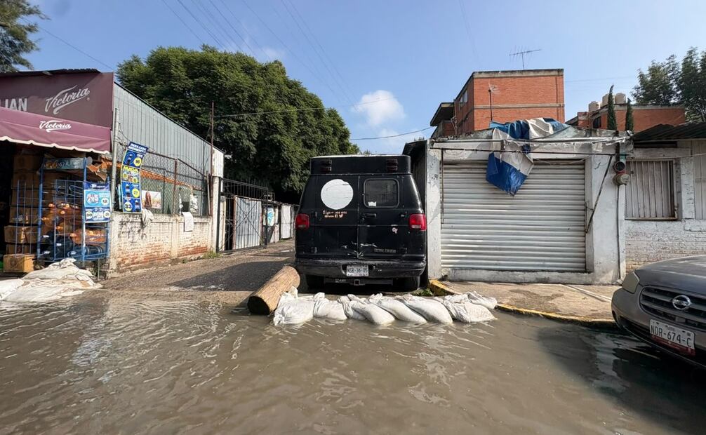 Vecinos de Niños Héroes señalaron la necesidad de construir el Colector Quetzal para reducir las inundaciones. Foto Arturo Contreras/ El Universal