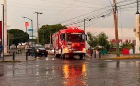 Lluvia inunda avenidas principales y deja vehículos varados en Cuautitlán Izcalli