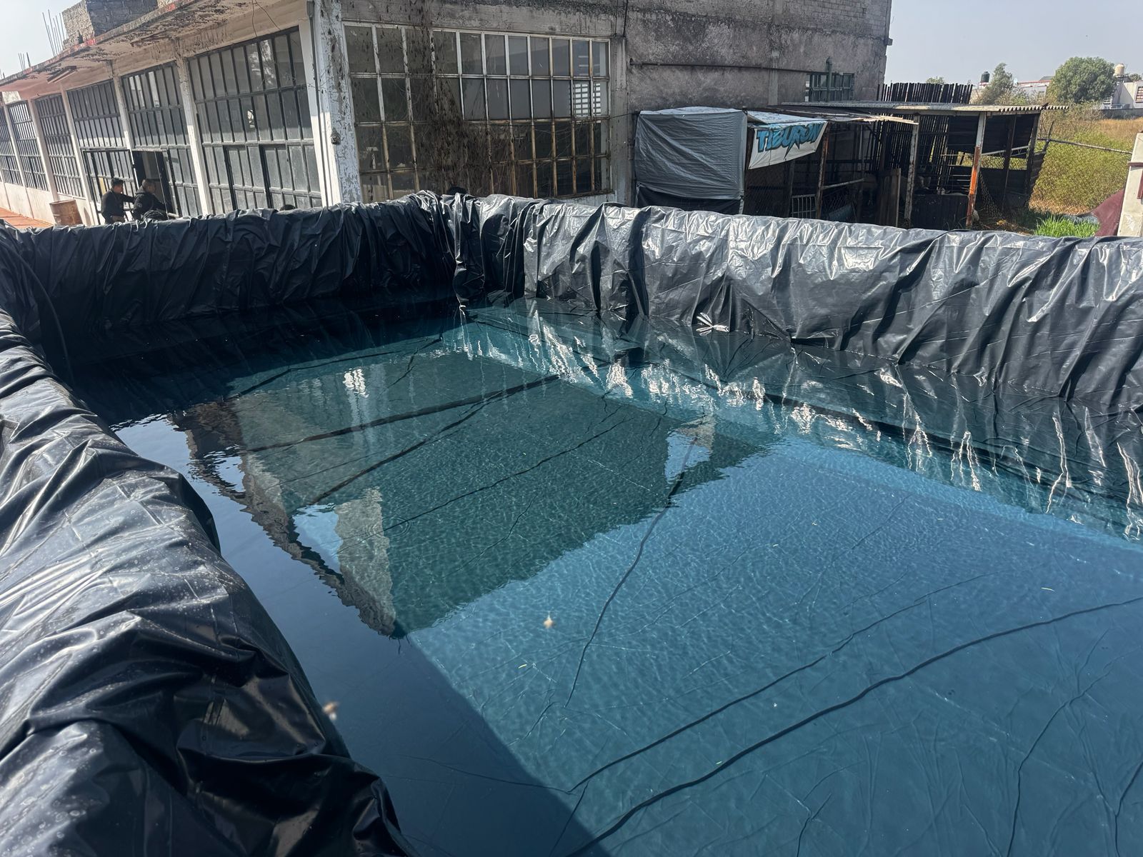 El almacenamiento y venta ilegal del agua es un delito. Foto Especial