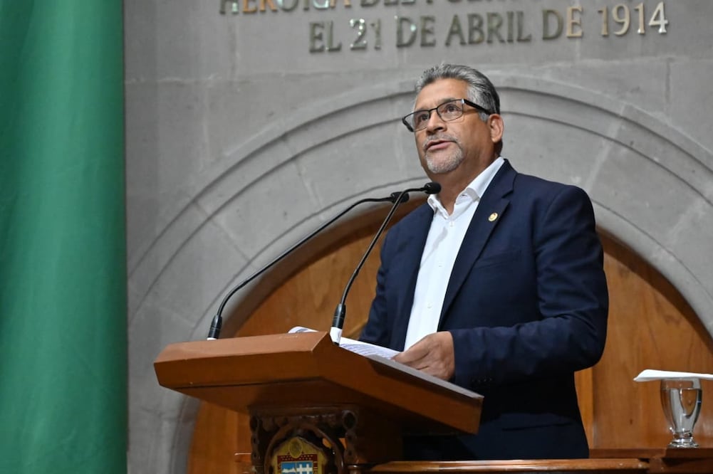 La nueva ley busca que los servidores públicos del Ejecutivo, Legislativo, Judicial y organismos autónomos firmen un compromiso ético obligatorio. Foto Especial