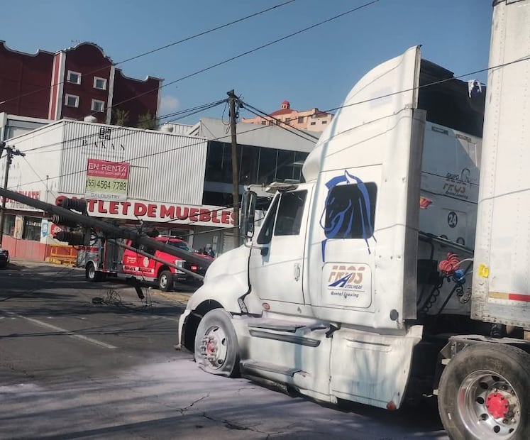 En tanto, el cuerpo de Bomberos y Protección Civil realizaron trabajos para mitigar los riesgos. Foto: especial