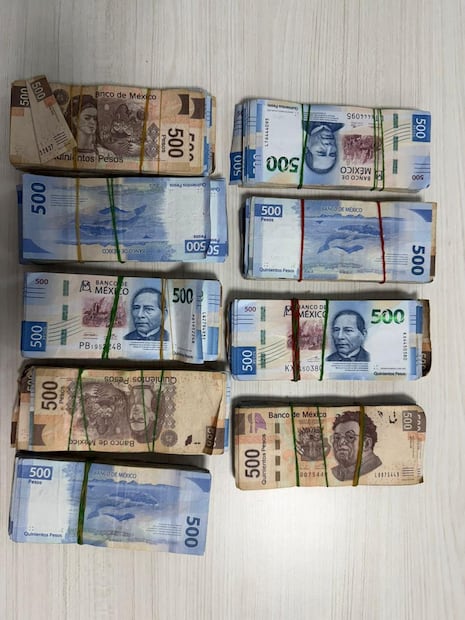 En el operativo fueron asegurados dos teléfonos celulares y 450 mil pesos en efectivo. Foto. Especial