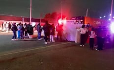 Trabajadores del IMSS bloquean la México-Pachuca en Tecámac y afectan la ruta hacia el AIFA