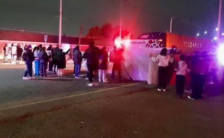 Trabajadores del IMSS bloquean la México-Pachuca en Tecámac y afectan la ruta hacia el AIFA
