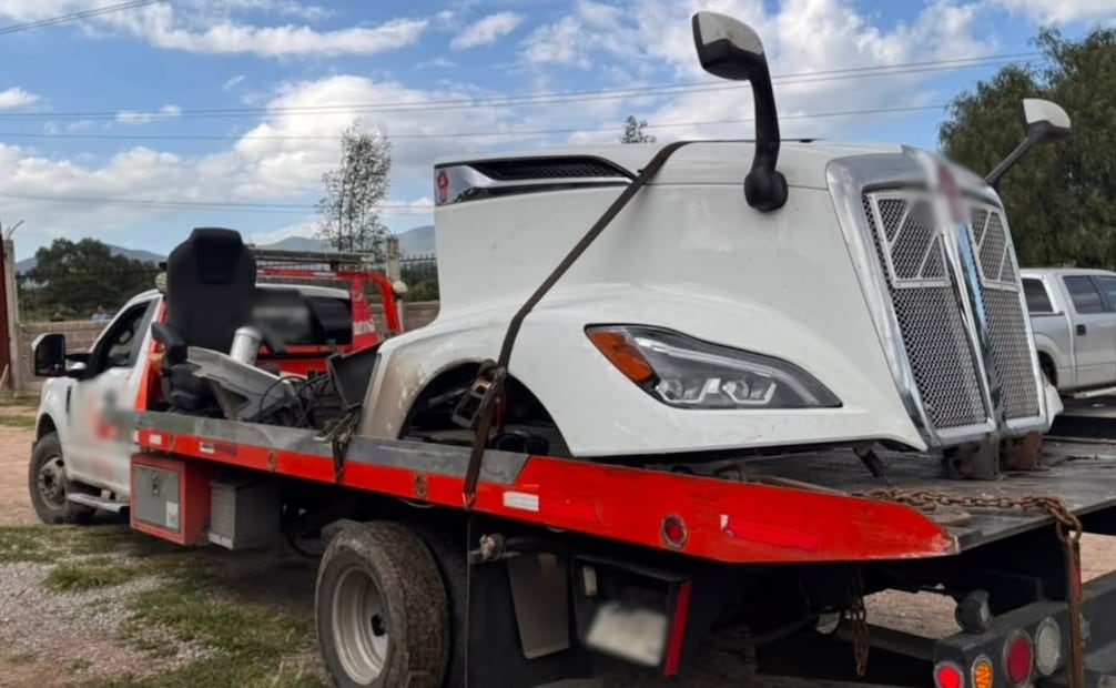 El tractocamión Kenworth, valuado en más de un millón de pesos, fue recuperado intacto gracias al monitoreo en tiempo real. Foto Especial