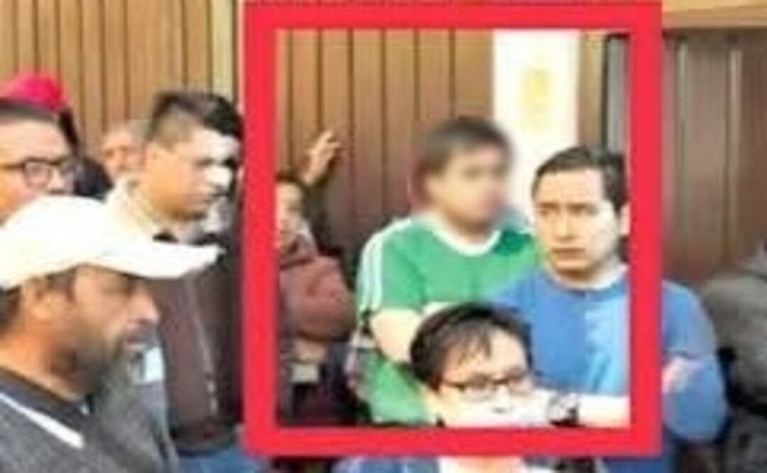 Al hombre se le vio en reiteradas imágenes que difundieron los vecinos mientras se dividían en brigadas de búsqueda. Foto: Especial