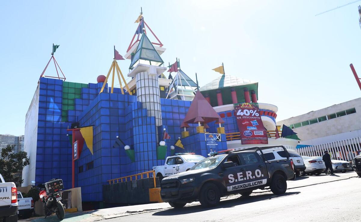 Policías vigilan plazas comerciales, zonas bancarias, tiendas departamentales, supermercados y bazares / Foto Especial