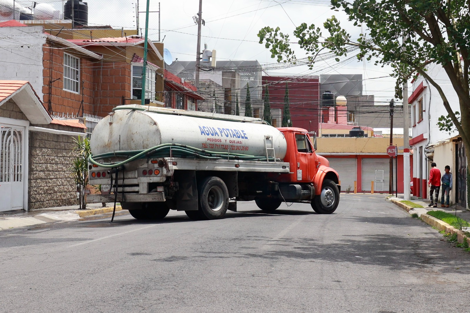 Las autoridades mexiquenses han iniciado una cruzada contra el robo de agua. Foto Alejandro Vargas
