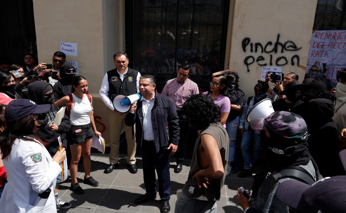 Esta exigencia de destitución para el rector se presenta 24 horas antes de que concluya su periodo. Foto: Arturo Hernández / El Universal Estado de México
