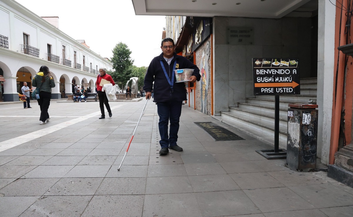 "Toluca está lejos de ser una ciudad inclusiva, falta mucho”, afirmó Nemesio Rodríguez, quien es invidente. Foto: Sergio García / El Universal Estado de México