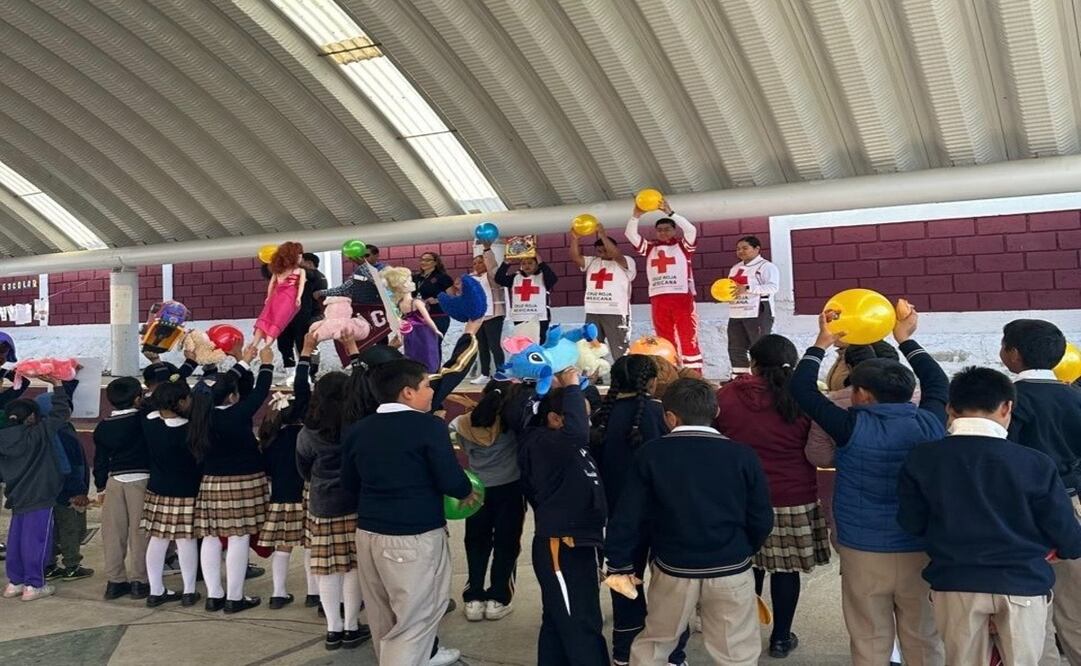 La Cruz Roja repartió lo juguetes / Foto: Michelle Sánchez