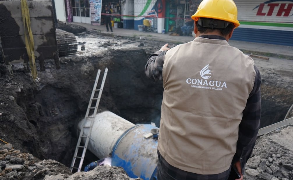 Personal de la Conagua y del OCAVM finalizaron la madrugada de este martes las labores técnicas en la alcaldía Tláhuac. Foto Especial