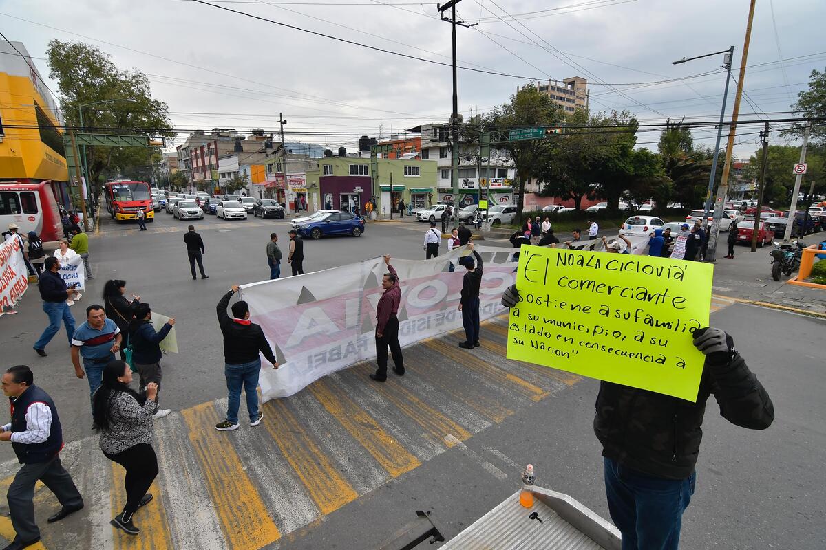 Comerciante de la zona, pidió a las autoridades estatales y municipales parar inmediatamente la obra